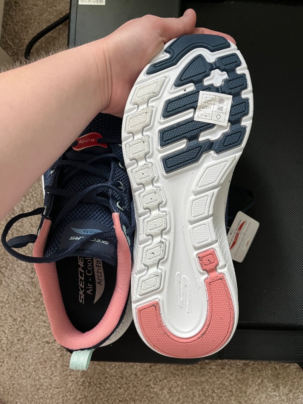 New Sketchers Arch Fit , Size 7 , Retail $85 - Picture 4 of 5